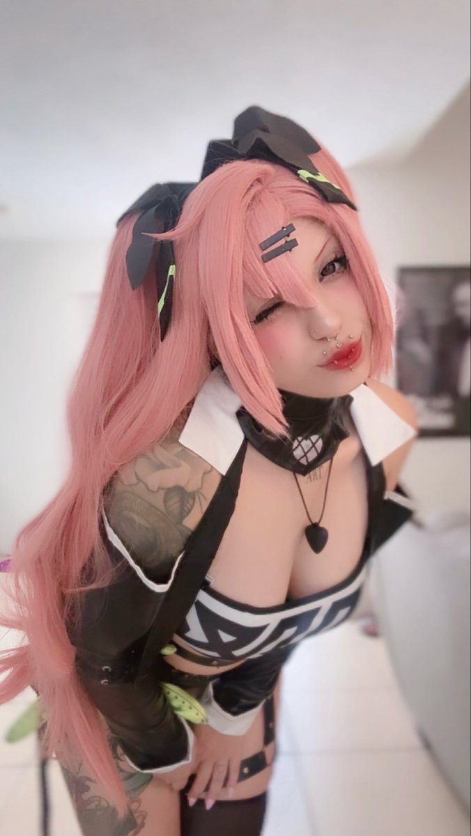 Nifteon's tweet photo. I can’t wait to put a vanity in my room so I can play with cosplay and makeup https://t.co/y4j4yrJHYZ