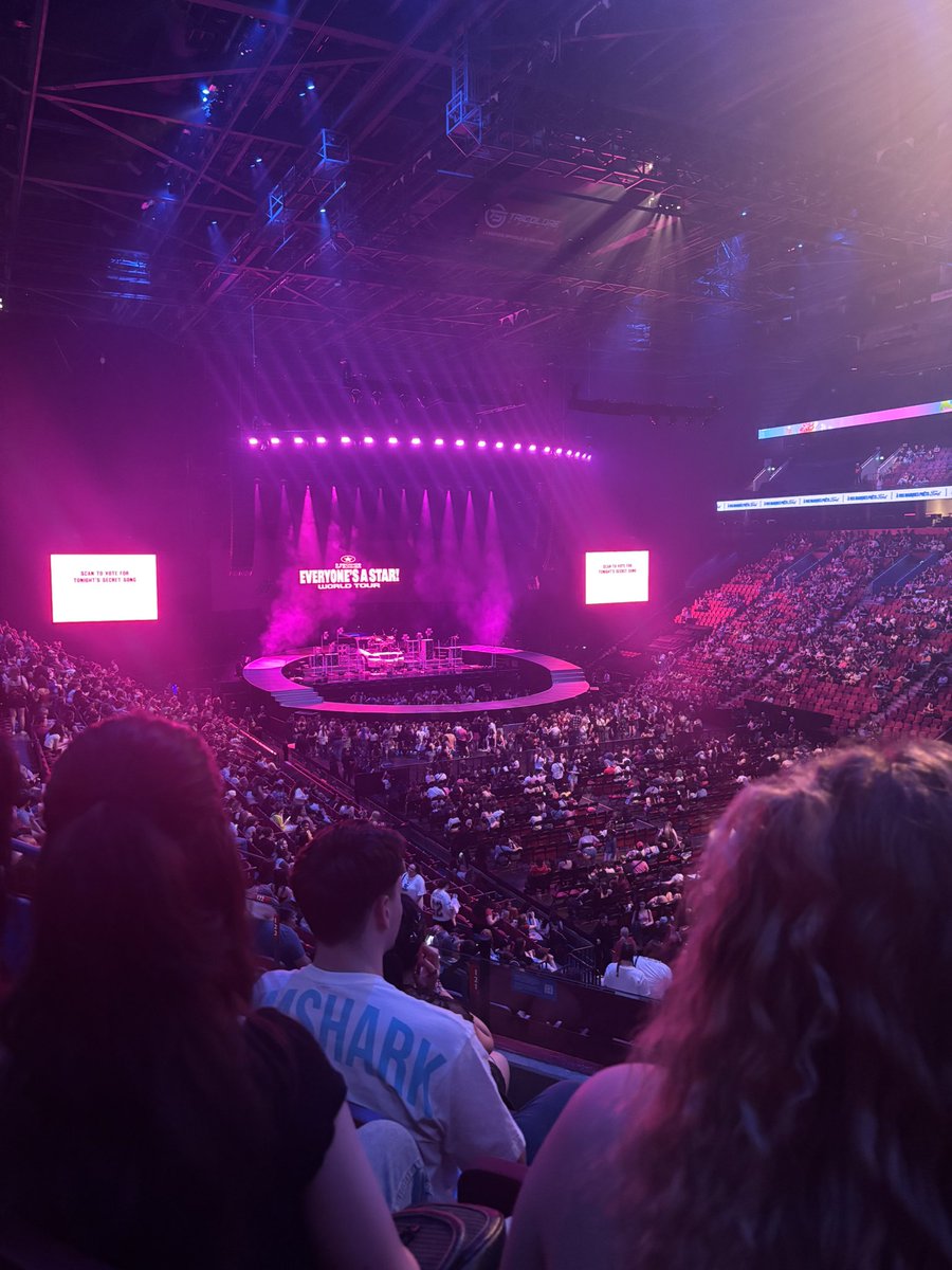backtodevils's tweet photo. buzzing #EASMontreal https://t.co/FgQMjvZiZn