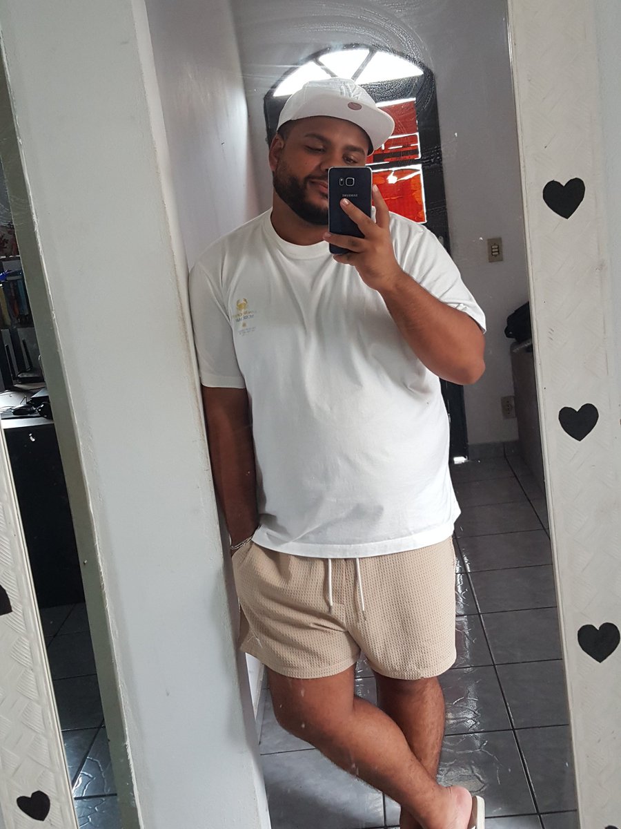 swftortured's tweet photo. amo ser um boyzinho basic facilmente confudido com hétero https://t.co/AkWWrOVXOY