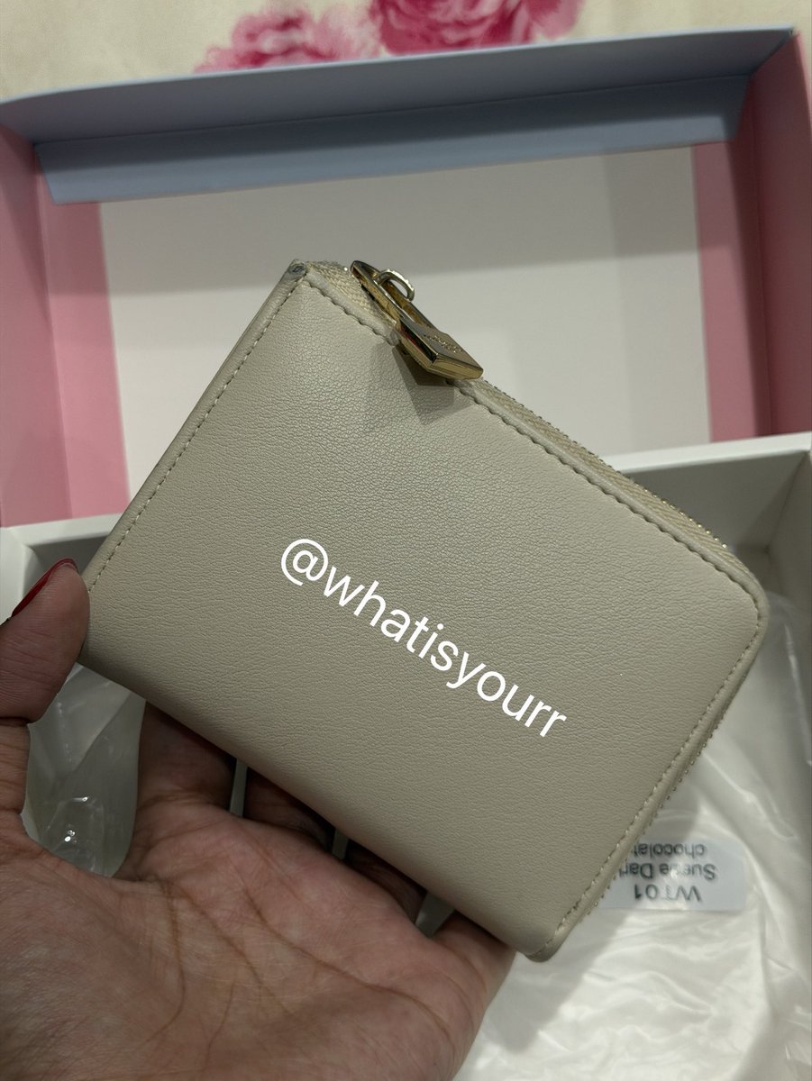 whatisyourr's tweet photo. Soap wallet / Cloudy กระเป๋าสตางค์ สภาพ 90% มีรอยตามการใช้งาน อปกครบค่ะ กล่อง+ถุงผ้า ส่งต่อ 400฿ พร้อมโอนส่งฟรีค่า #atreasureboxส่งต่อ #ส่งต่อatreasurebox #ส่งต่อเสื้อผ้ามือสอง #โล๊ะตู้ #ส่งต่อกระเป๋า #ส่งต่อสกินเเคร์ #กระเป๋ามือสอง #ส่งต่อ #ส่งต่อเสื้อผ้า #atreasurebox https://t.co/aeRw5nhXhy