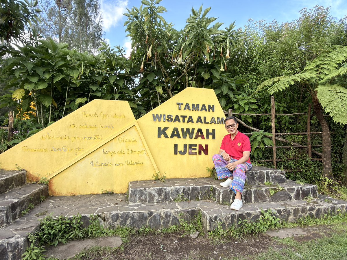 tipamart's tweet photo. Checking point at the main entrance of Kawah Ijen, East Java, Indonesia 🇮🇩 ทางขึ้นภูเขาไฟคาวาอีเจี้ยน #travelers #travellover #visitindonesian #myjourney https://t.co/3HyJGd3pXB
