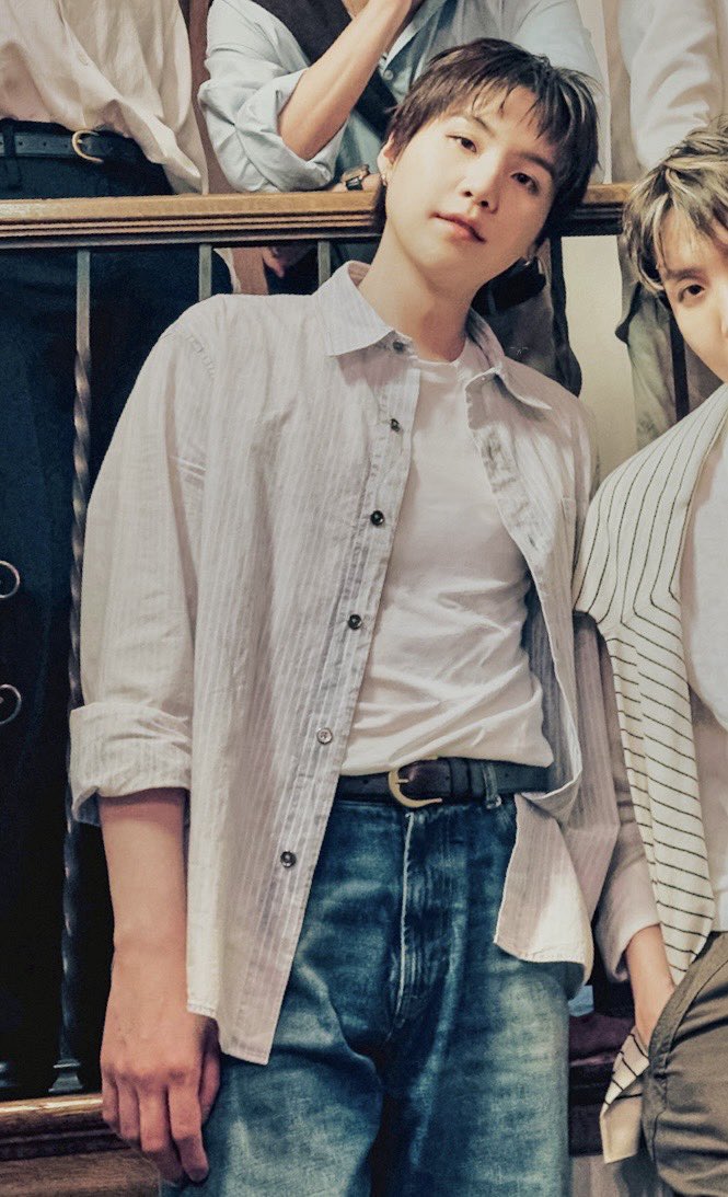 minyo0n9i's tweet photo. yoongi’s chest??????? https://t.co/Az9sJ1c7AH