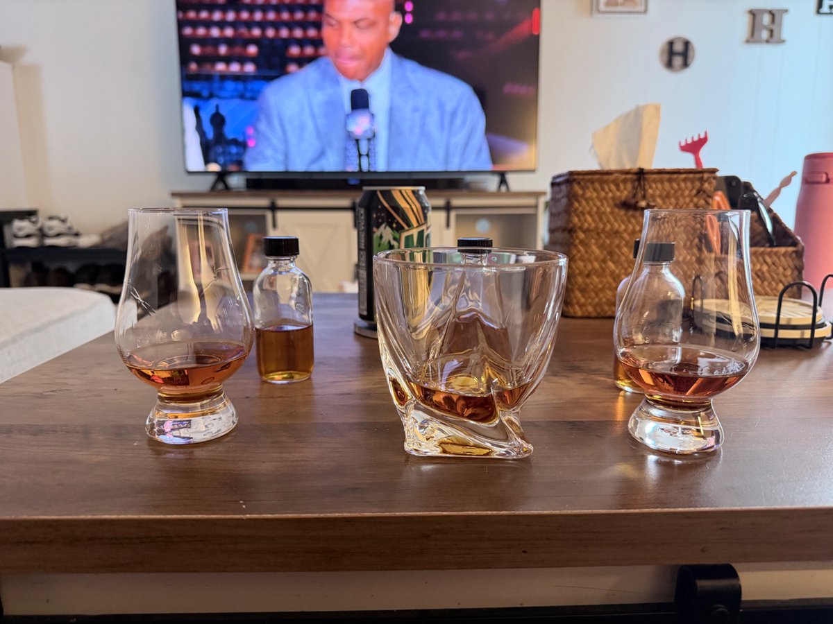 JaySenior24's tweet photo. #bourbon blind and the @NBA Finals!!
What a GREAT pairing!!
#GoSpurs https://t.co/MKFlKKEmwJ
