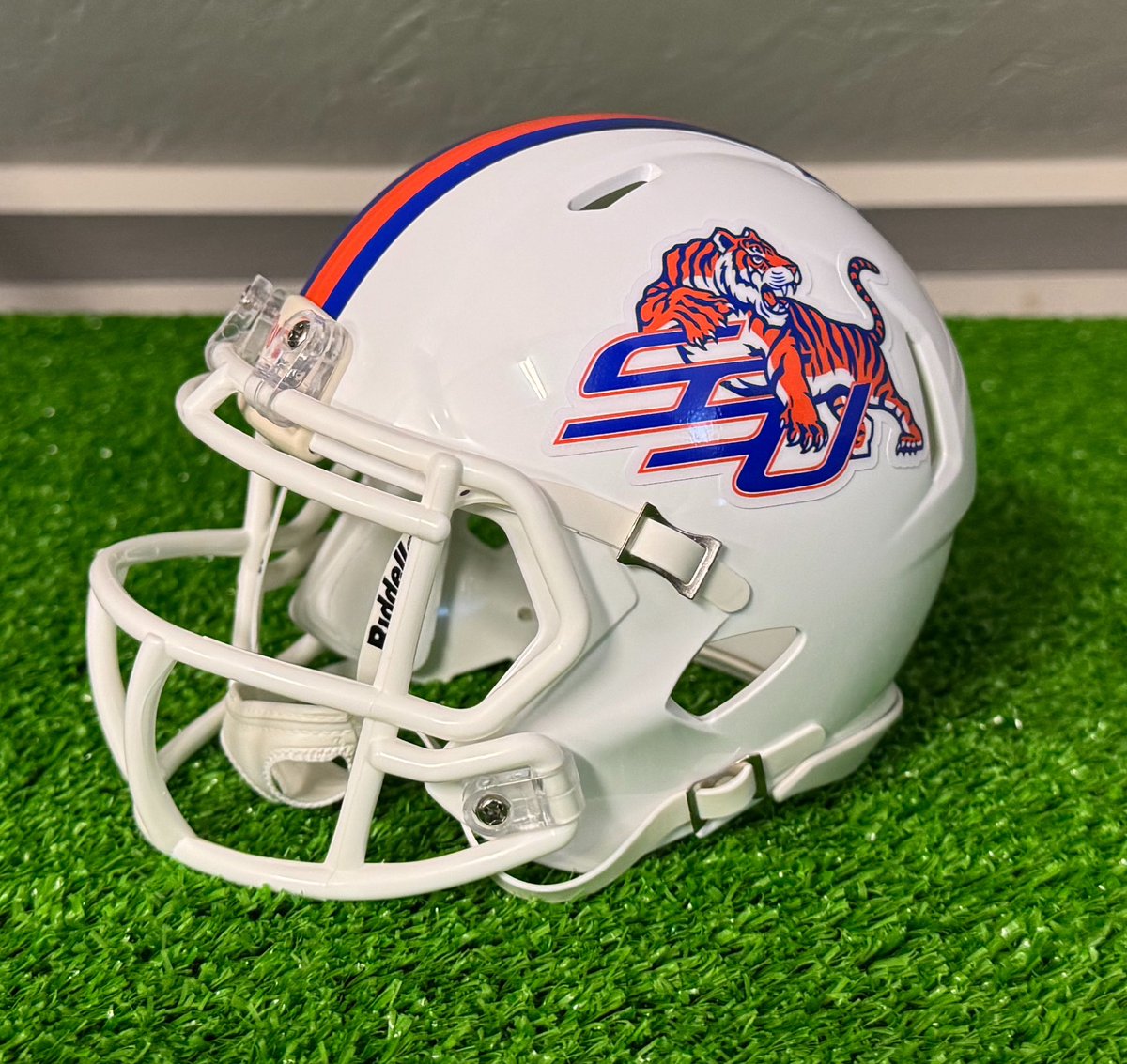 mm_helmets's tweet photo. Savannah State

@SavannahStateFB https://t.co/yGTmj48gMy