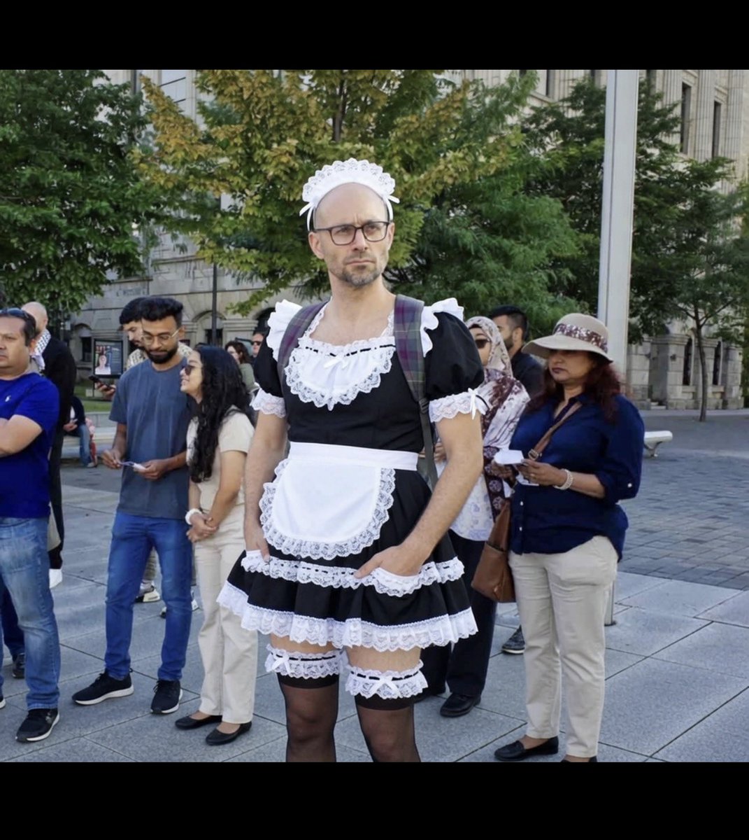 histrionichell's tweet photo. .@EnglerYves french MAID https://t.co/5MhFiX8kwJ