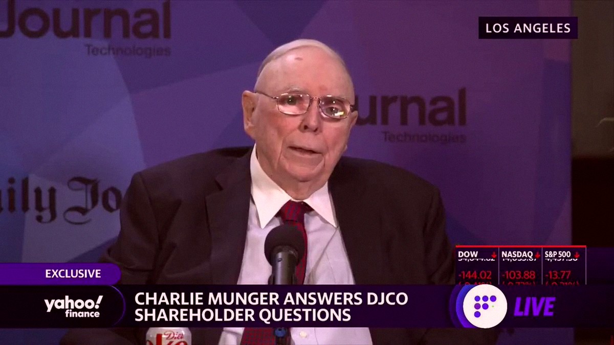 victory16889's tweet photo. Charlie Munger once broke down why capitalism works better than anything else in one simple story.

He didn't use charts or theories. Just one number from China:

“When China ditched collective farming and let farmers keep their own crops after costs, grain output jumped 60 https://t.co/SJYAH9NWWd