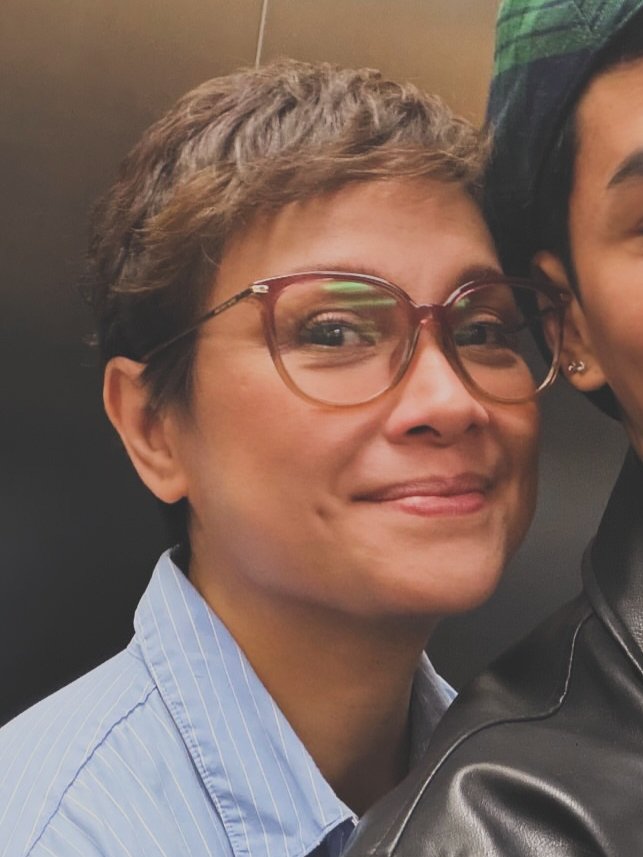 phixleazz's tweet photo. xori kusie na-crop but mother is SOOOOO GORG 🤌🏻 https://t.co/sYKRdLNQNX