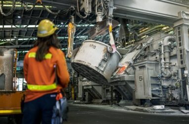 SolarFred's tweet photo. “The private market cannot deliver:” Unions want government to build low cost green power for big industry #energysky -- via Renew Economy: https://t.co/5oRivaFE7y https://t.co/GnEGHWflhb
