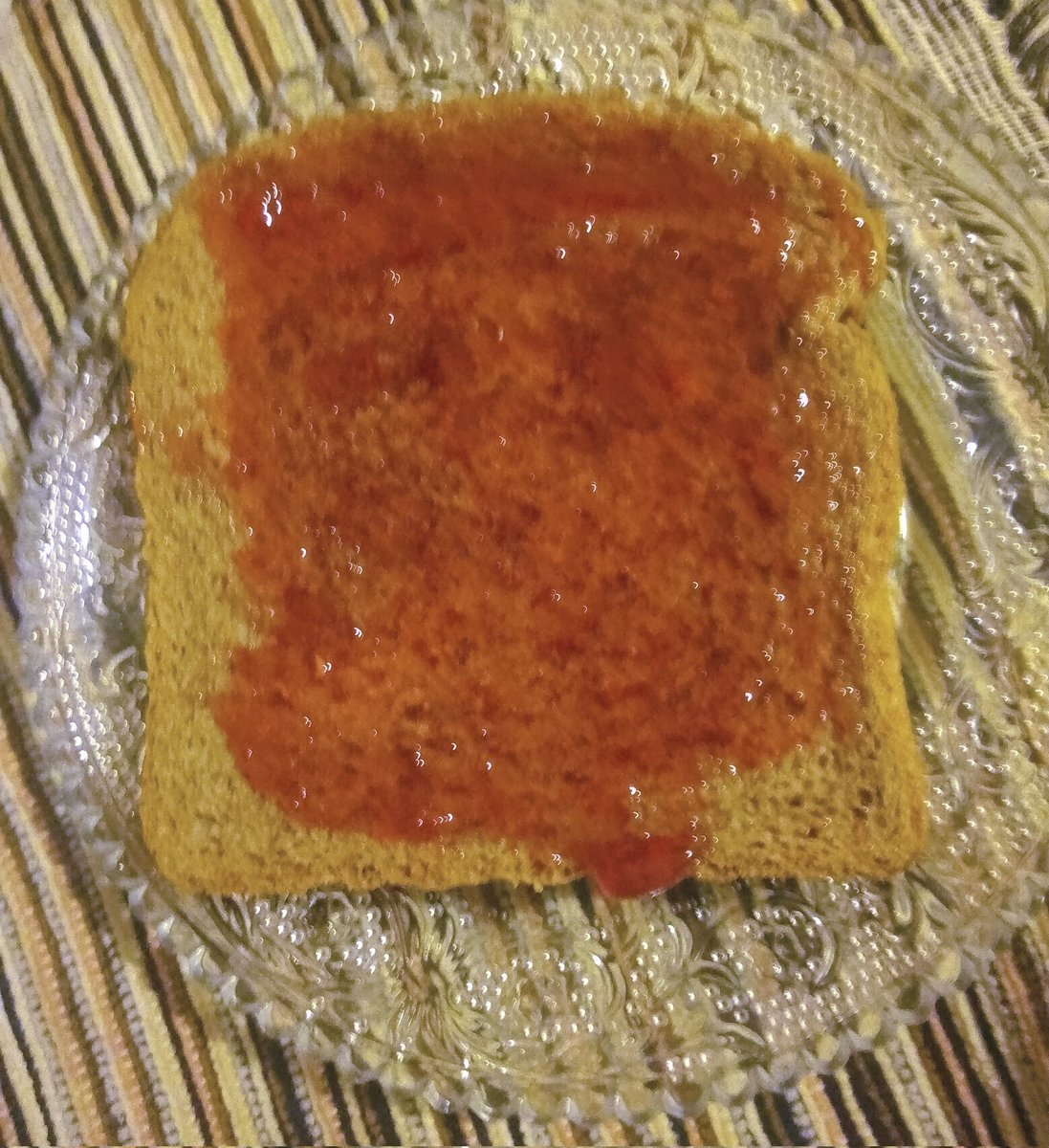 POMMEPELS's tweet photo. failed another suicide attempt, when I came back I realized everyone showed concern for me being gone except for my FP. Piece of untoasted whole wheat bread that's almost expired + berry jelly ~120 cal breakfast OMAD https://t.co/1Mup21ILVb