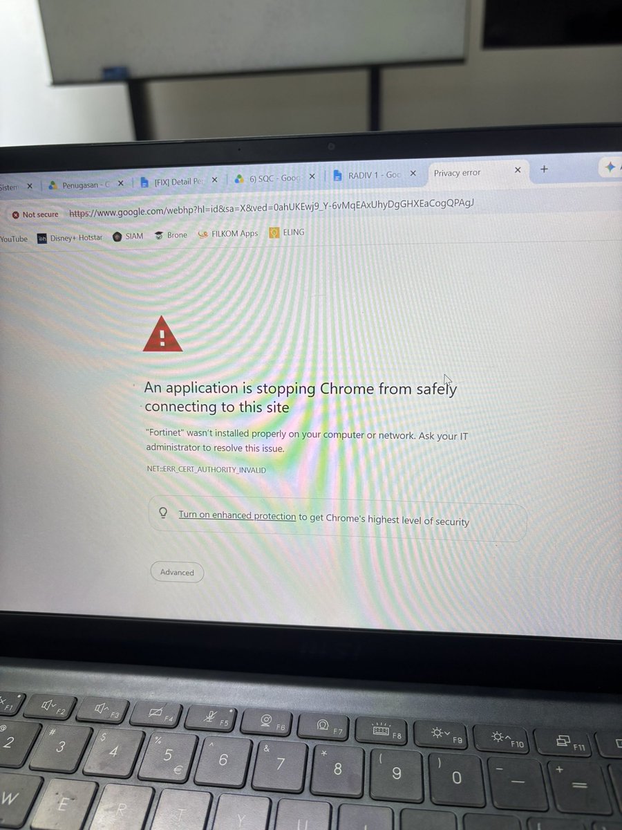 macaintcheese's tweet photo. AWOAKWOK Wifi UAS FILKOM ngeblock google, chatgpt, gemini etc https://t.co/54NvL9vEgw