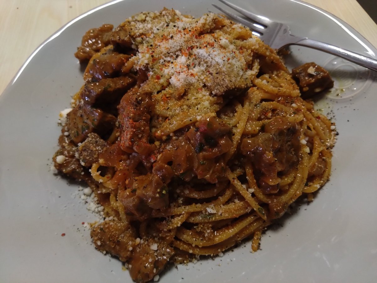 mccreenSW's tweet photo. 色味が死んでるけどこれは肉パスタ https://t.co/vjggng5P9H