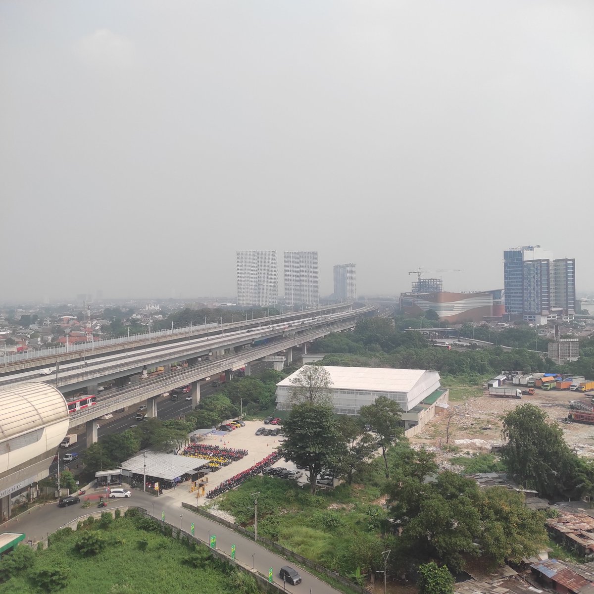 danissyamra's tweet photo. Butek banget langit Bekasi. 😬😷😷 https://t.co/ihUPHs3J2T
