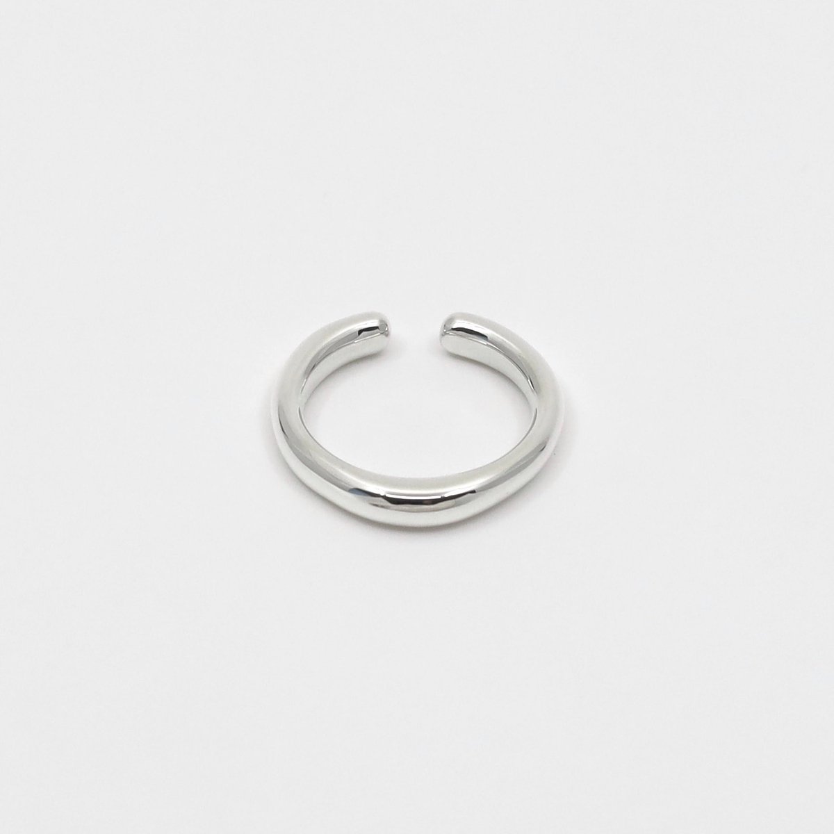 stlll_official's tweet photo. MV「CLASSIC WAVE」 にて

浜川路己さんに
Dew ring 04

本多大夢着用さんに
Crack ring 03 とDew ring 03

をご着用いただきました✨
https://t.co/DXSB62m5bN

#ROIROM #浜川路己 #本多大夢 https://t.co/z9pjd7chIj