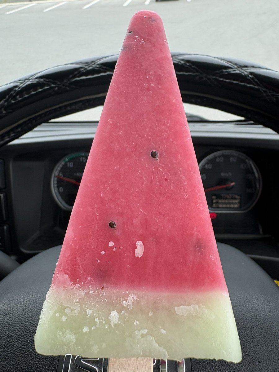 _____toshi____'s tweet photo. おはようございます🤗

夏はやっぱりスイカバー🍉

暑くなりそうな岡山です😩
みなさん楽しい1日をお過ごしください🙏
では、お昼寝入ります🫡 https://t.co/MXKZMkAyNo