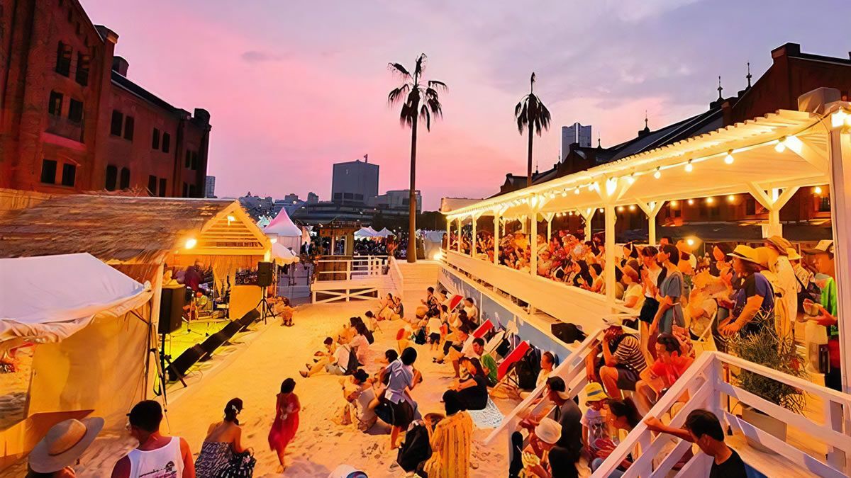 event_checker's tweet photo. 8/1-30
横浜赤レンガ倉庫
「Red Brick Sunset 2026」開催🌅

今年のテーマは
アメリカ西海岸の人気リゾート地
「サンタモニカ」

サンセットビーチをイメージした会場で
横浜にいながら海外気分を満喫できます🌴

入場無料

→ https://t.co/lLyVIOKi54 https://t.co/YaEd44egc8