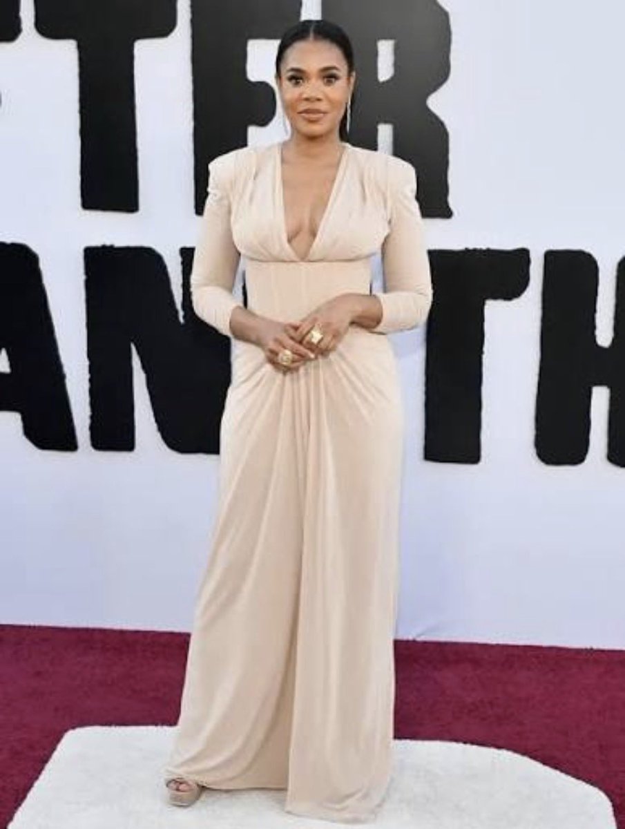 english_shamar's tweet photo. Whew. Four decades of the wonderful, Regina Hall. https://t.co/vY56CE3Qfa