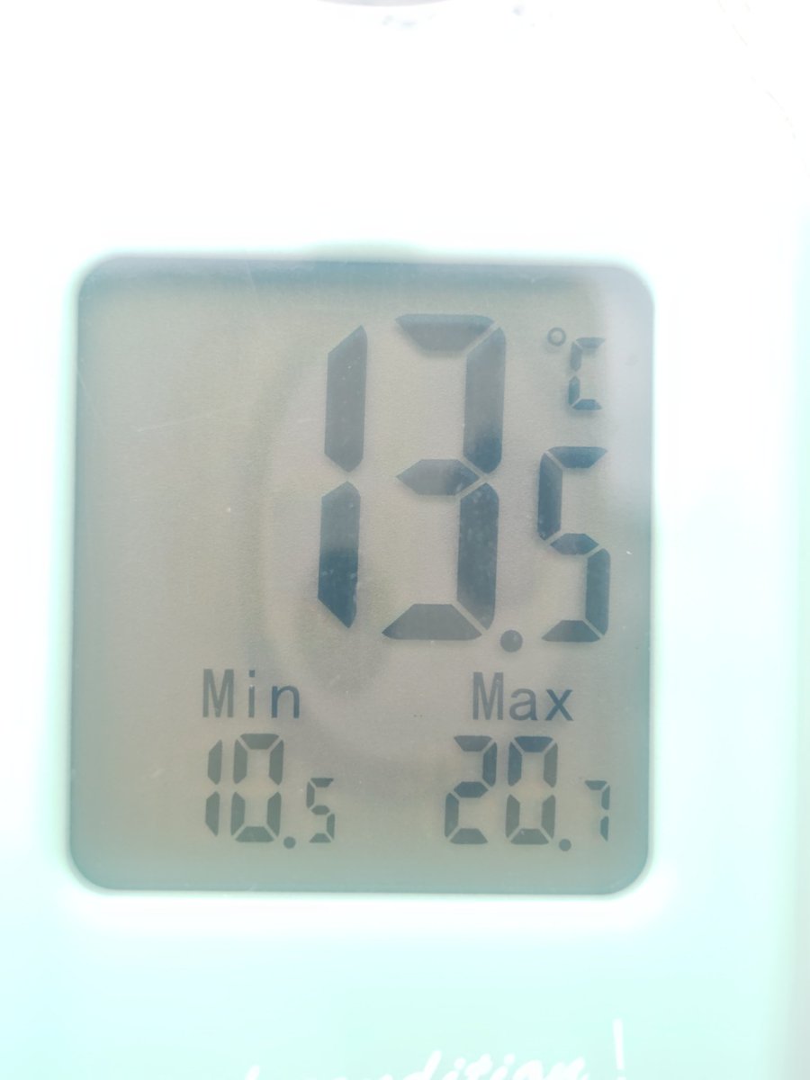 akumakozo's tweet photo. おはおはおはよ～
今朝の最低気温は10.5℃
昨日の最高気温は20.1℃
今日の最高気温は15℃？！
まさかの低温だよ〜🐧 https://t.co/dBOviMMieQ