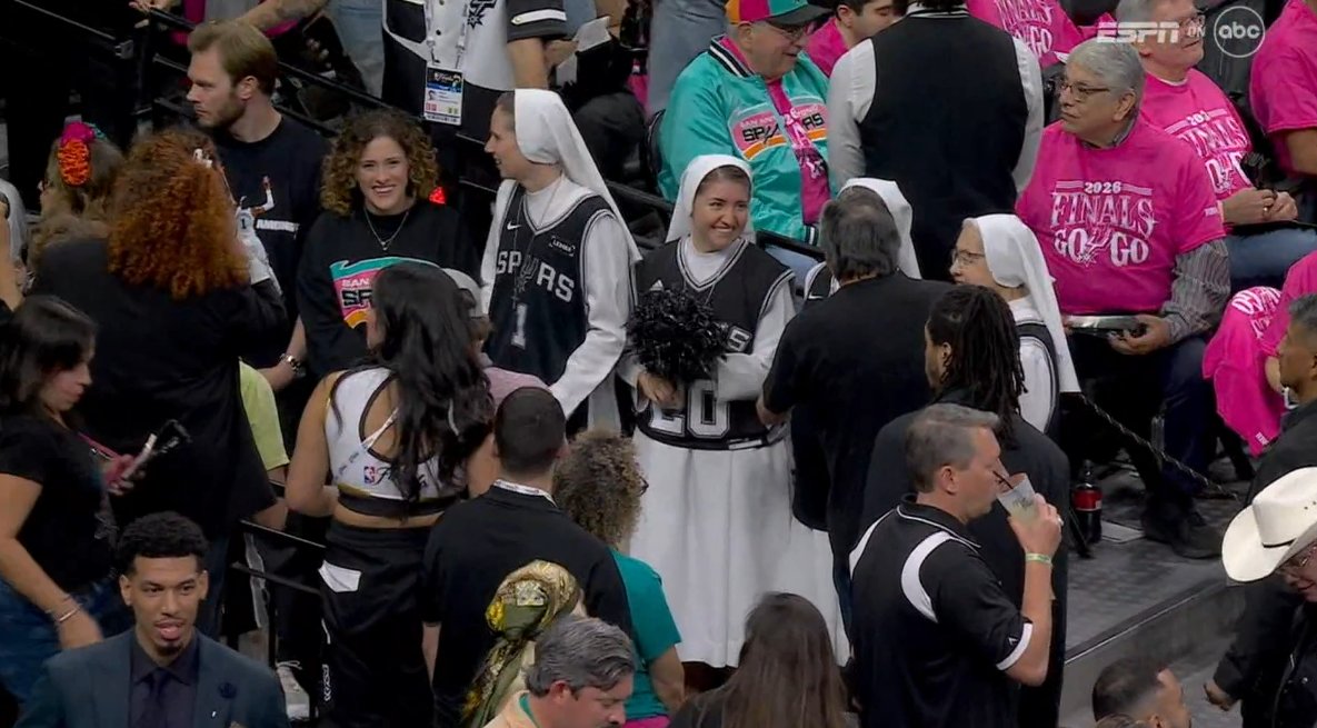 BalaPattySZN's tweet photo. NUNS! (and danny green) https://t.co/jPzDMDGZNy