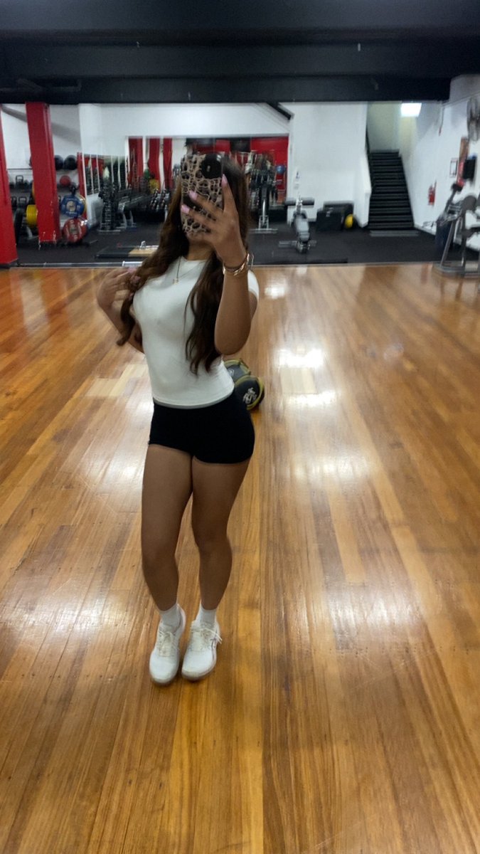 sofievwi's tweet photo. gym day 💪🏽 https://t.co/HoNd0qLjcp