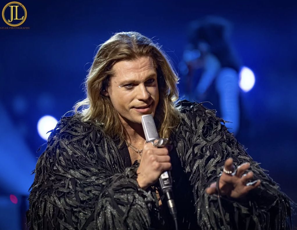 iwtvsource's tweet photo. Sam Reid owning the stage as Lestat de Lioncourt at #TheVampireLestat concert.

📸: jayleephotographyac 

#InterviewWithTheVampire #iwtv https://t.co/bLH3pcHIR9