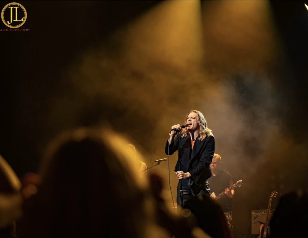 iwtvsource's tweet photo. Sam Reid owning the stage as Lestat de Lioncourt at #TheVampireLestat concert.

📸: jayleephotographyac 

#InterviewWithTheVampire #iwtv https://t.co/bLH3pcHIR9