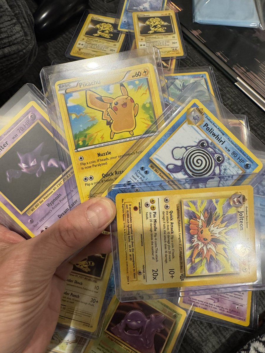 Biz4eZ's tweet photo. GOING THROUGH SOME VINTAGE 🤷🏻‍♂️💤🤷🏻‍♂️ https://t.co/biBuliMvPj