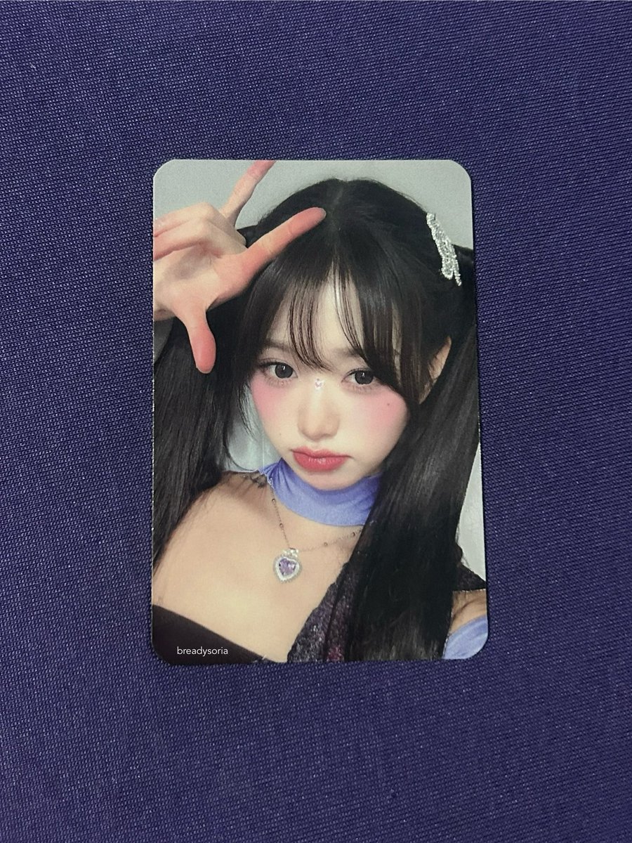 breadysoria's tweet photo. the idol              vs.              the photocard https://t.co/Y6NLeHej0u