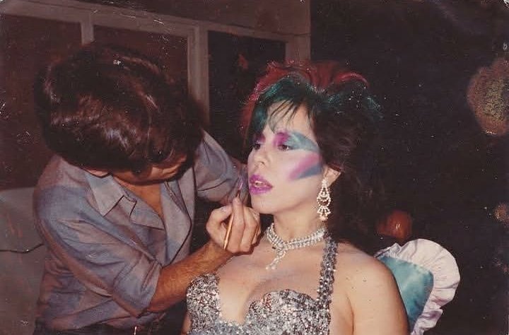 deadherp's tweet photo. baby consuelo do brasil nos bastidores da capa de seu disco 'kryshna baby' em 1984 https://t.co/6icR61aGPe