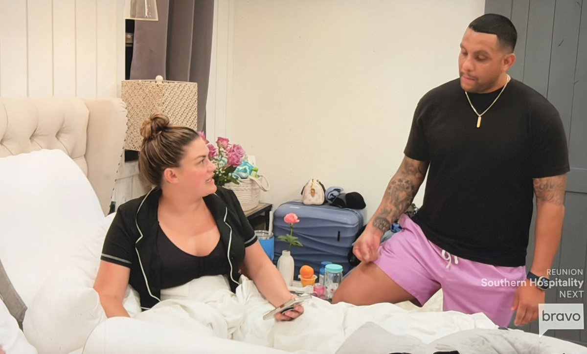Dustin_Cone's tweet photo. Brittany’s new boyfriend unable to do the ONE thing she asked

Pick up her pain pills post surgery 

God Brittany has AWFUL taste in men 🤮🤮 #TheValley https://t.co/U02MkC2CEr