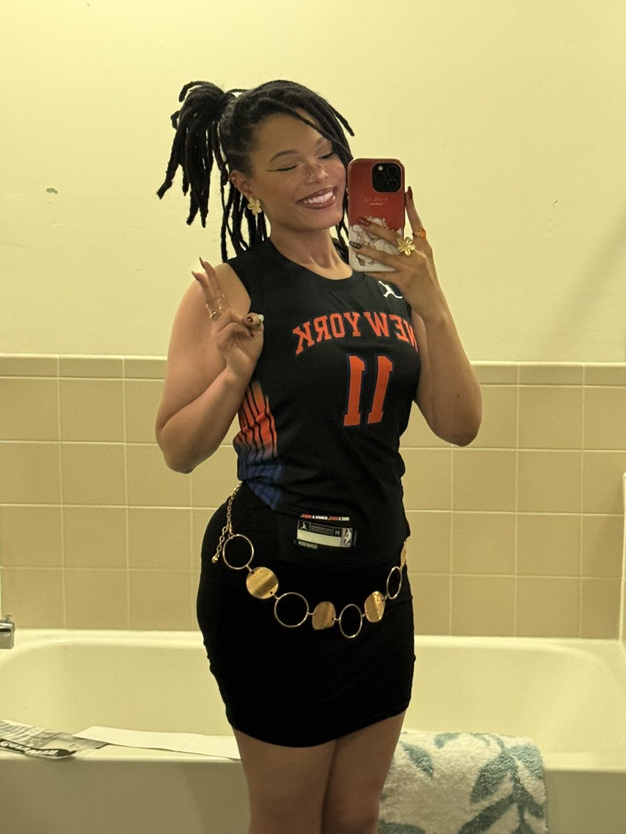 summerdru's tweet photo. go knicks ! 😆 https://t.co/ovdNvzbeQv