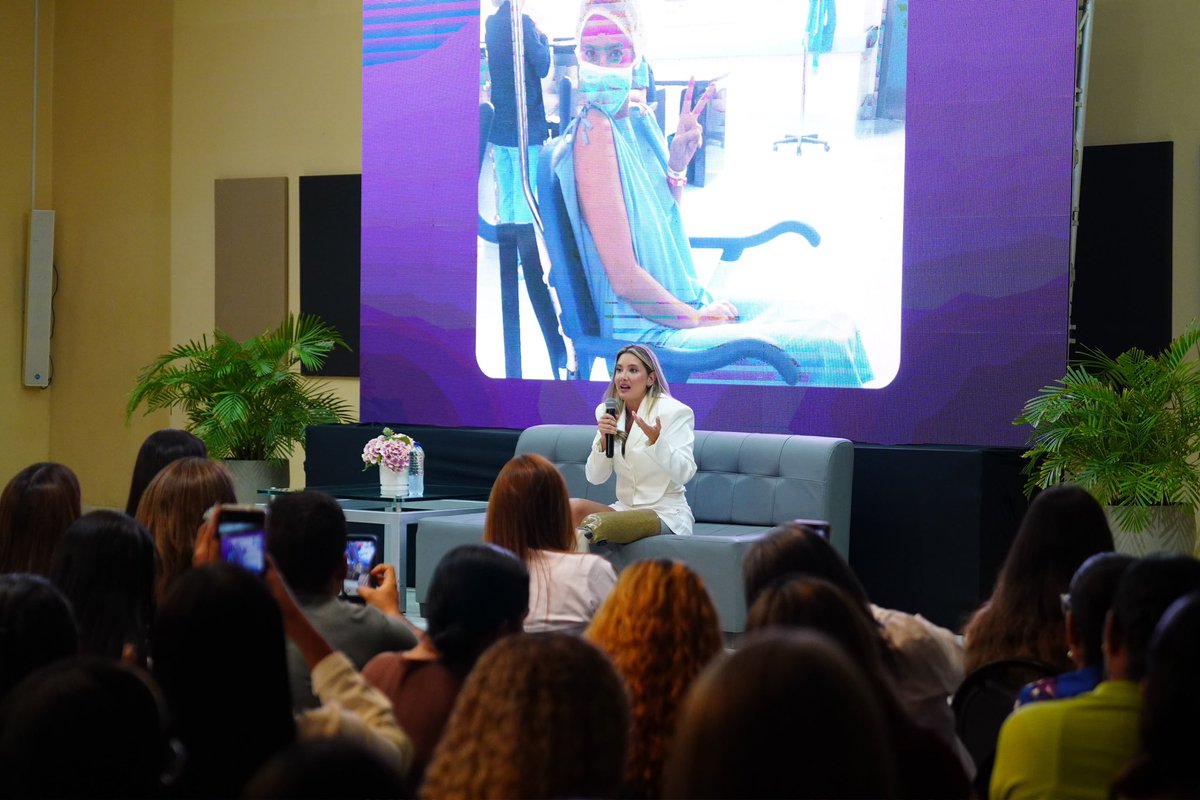 Combarranquilla's tweet photo. ✨ Esta noche vivimos la conferencia El Milagro es la Vida junto a Daniela Álvarez @danialvareztv en nuestra Unidad Boston.

Una historia de resiliencia, propósito y gratitud que inspiró a nuestros afiliados a transformar las dificultades en oportunidades. 💚

🧵👇🏼 https://t.co/NZ4eqxj4jC