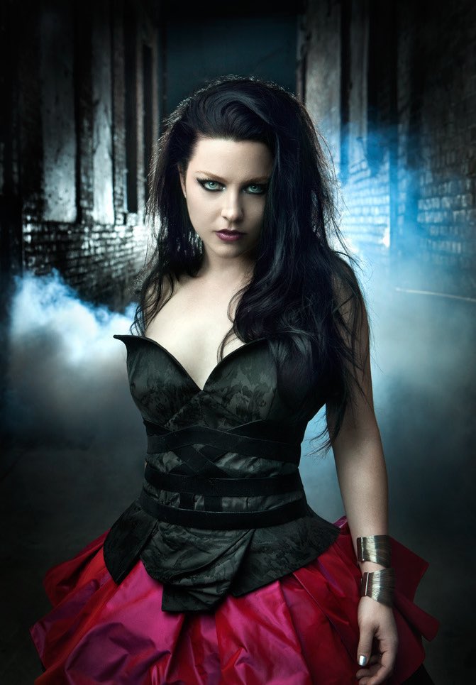 dailyamylee's tweet photo. Amy Lee photographed by Chapman Baehler in 2011 https://t.co/QdPjzgYVqi