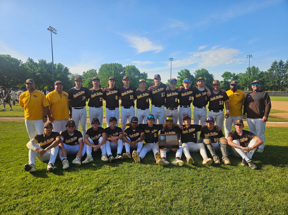 AVHSAthletics's tweet photo. Congratulations to our baseball team on an outstanding season and a runner-up finish in the section tournament. Thank you to our players, coaches, families, and fans for representing Apple Valley with pride all season long. Eagle Pride! 🦅⚾ https://t.co/ZWAeNhsbsg