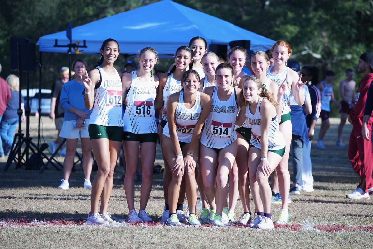 UAB_TF_XC's tweet photo. Celebrating what we love with who we love. Happy #NationalRunningDay ๐โโ๏ธ๐ https://t.co/B1Q1Su5dje