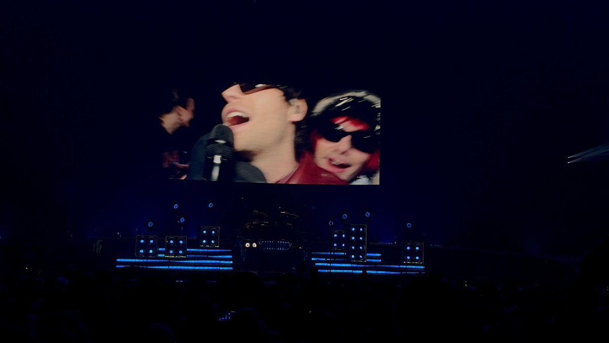 zouiscripted91's tweet photo. i screamed then started sobbing. https://t.co/z70tx5ws5S