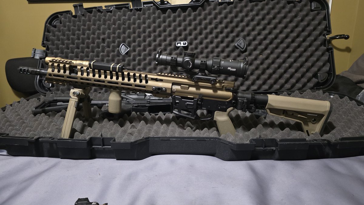 SeaGL_'s tweet photo. @7N39AP Desert Tech Quattro fat mags https://t.co/nM2hfkWpCI