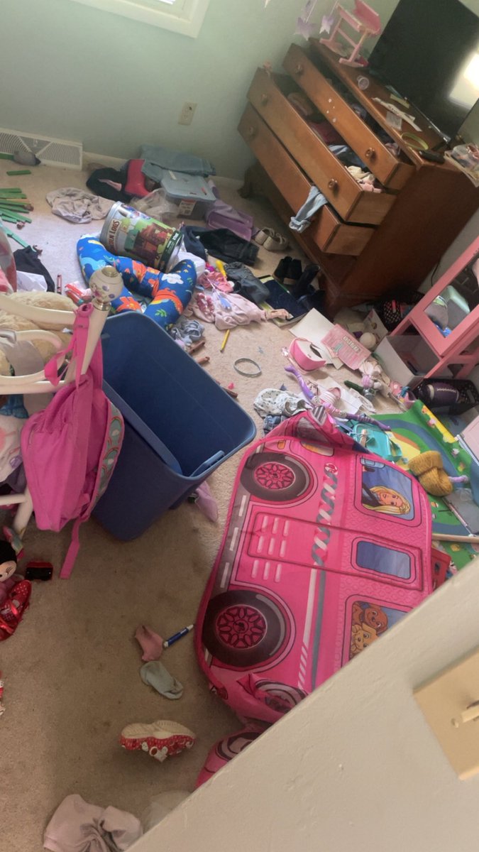 erinbevb's tweet photo. Turned the first image into the others only took three hours 😭 literally went through EVERYTHING  (don’t judge she is four and last time was in here was just dumping everything out 🤣) working on cleaning up skills for sure !!! https://t.co/HQE9ElEt73