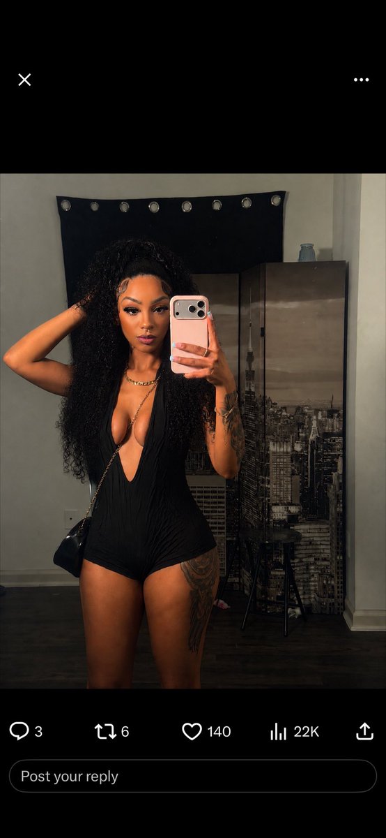 itssjenee's tweet photo. Everything about this ho just gives fake &amp; bothered it’s said 😂😂😂😂😂😭 just give it up already photo shopping don’t look good on you @_realdestinyc https://t.co/40LoyMKPOC