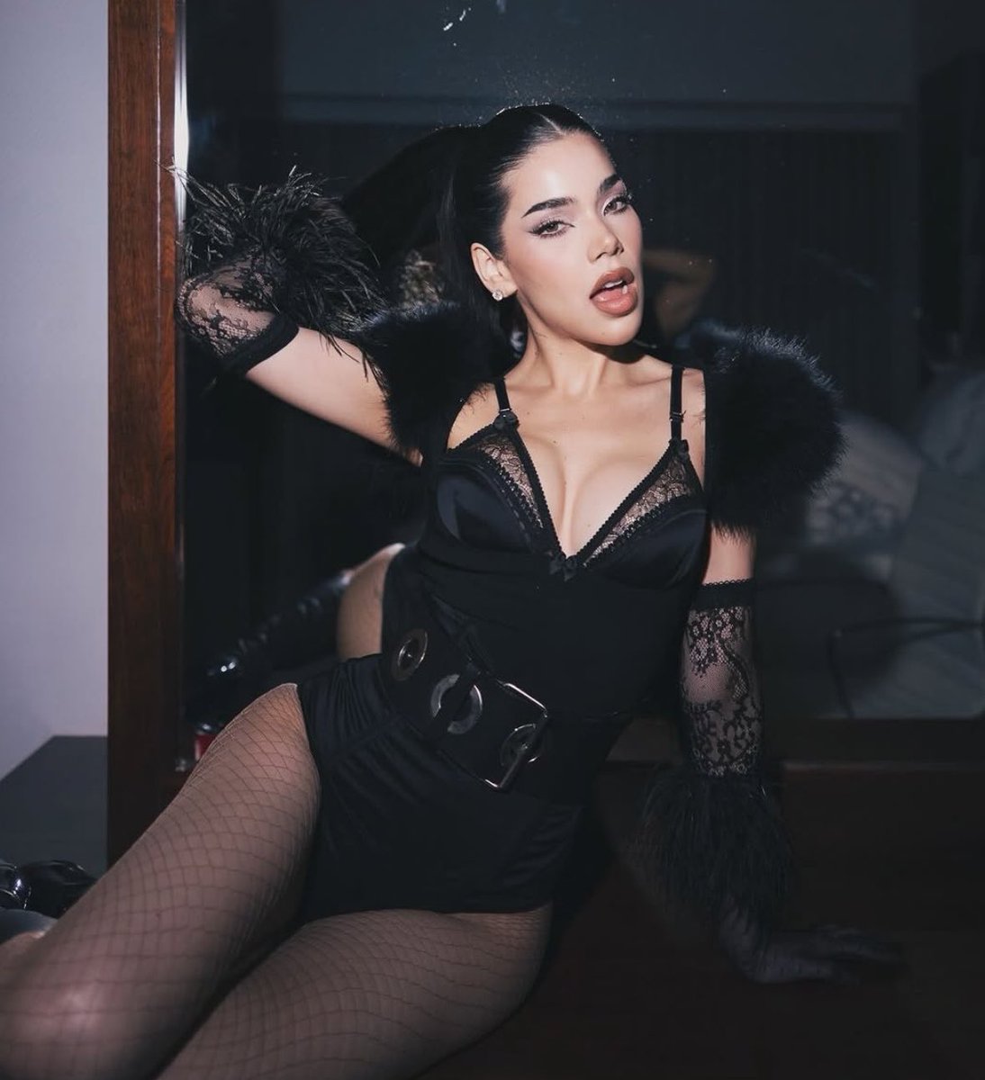 KeniaOsNoticiaa's tweet photo. .@KeniaOs ha superado los 7 MILLONES de seguidores en Spotify, siendo la artista mexicana (Debut post 2018) MAS seguida en la plataforma. https://t.co/FUB8rAFLMQ