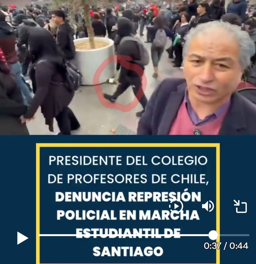 Rosailiaries's tweet photo. @epch_oficial Que hace ese joven con una botella de vidrio, eso es no hacer desmanes,  Chile se canso de uds zurdos zánganos, trabajen para eso se les paga. https://t.co/HzVMSEMywE