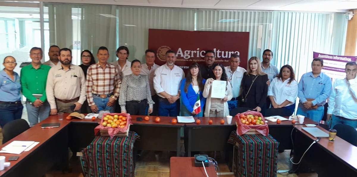 agricultura_dgo's tweet photo. Agricultura_rep

Apoyamos a las y los productores de Durango promoviendo la comercialización directa y sin intermediarios de jitomate.

#PrecioJustoDelJitomate #TransformandoElCampoMexicano
@Claudiashein @columbalopezg https://t.co/utIJTnrRm5