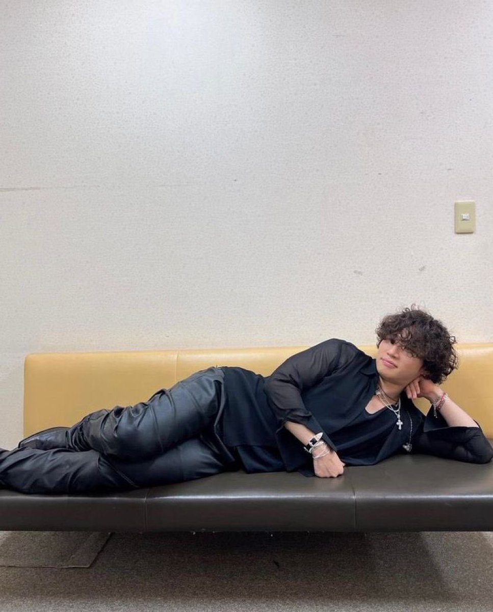 museofdae's tweet photo. D-Lable need to make at least one Pilates video of Daesung🤭💛 call it D'lates😂💛 @d_lable https://t.co/rTAnPQNk1v