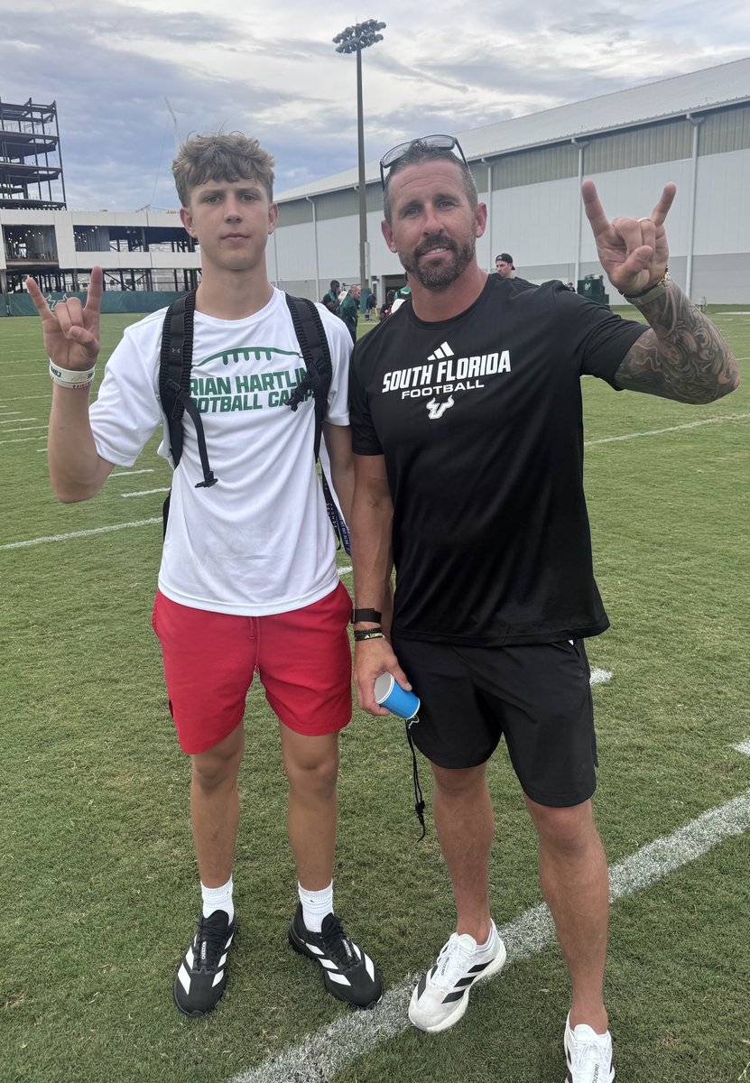 CyCubbedgeQB's tweet photo. Great experience at USF yesterday! Making every rep count. Thank you @mhartline59 for some tips to improve my game! 🤘🏼@brianhartline @CoachJamesRowe @CoachStolberg @Baker_A_Ross @Cslocum04 @BHSTornadoFB @sampson_BHS @QB_DNA https://t.co/uwZ7KyzD4R