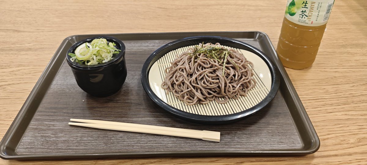 usoba2's tweet photo. あまりの体調の悪さに
怒りの朝イチ温泉とざるそばというドラッグをキメているJust今 https://t.co/UX6khRkzyD