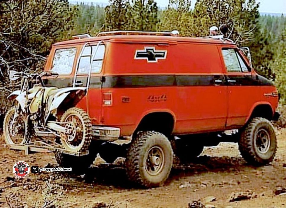 HappyMotorhead's tweet photo. Like ❤️ Love 🔥 Leave 😭
1975 Chevy G30 4x4 Van: shag carpet meets dirt bike?
Yes please.
#ChevyVan #4x4Van #VanLife #OffroadBeast #1975Chevy https://t.co/2ZTtCqE6fu