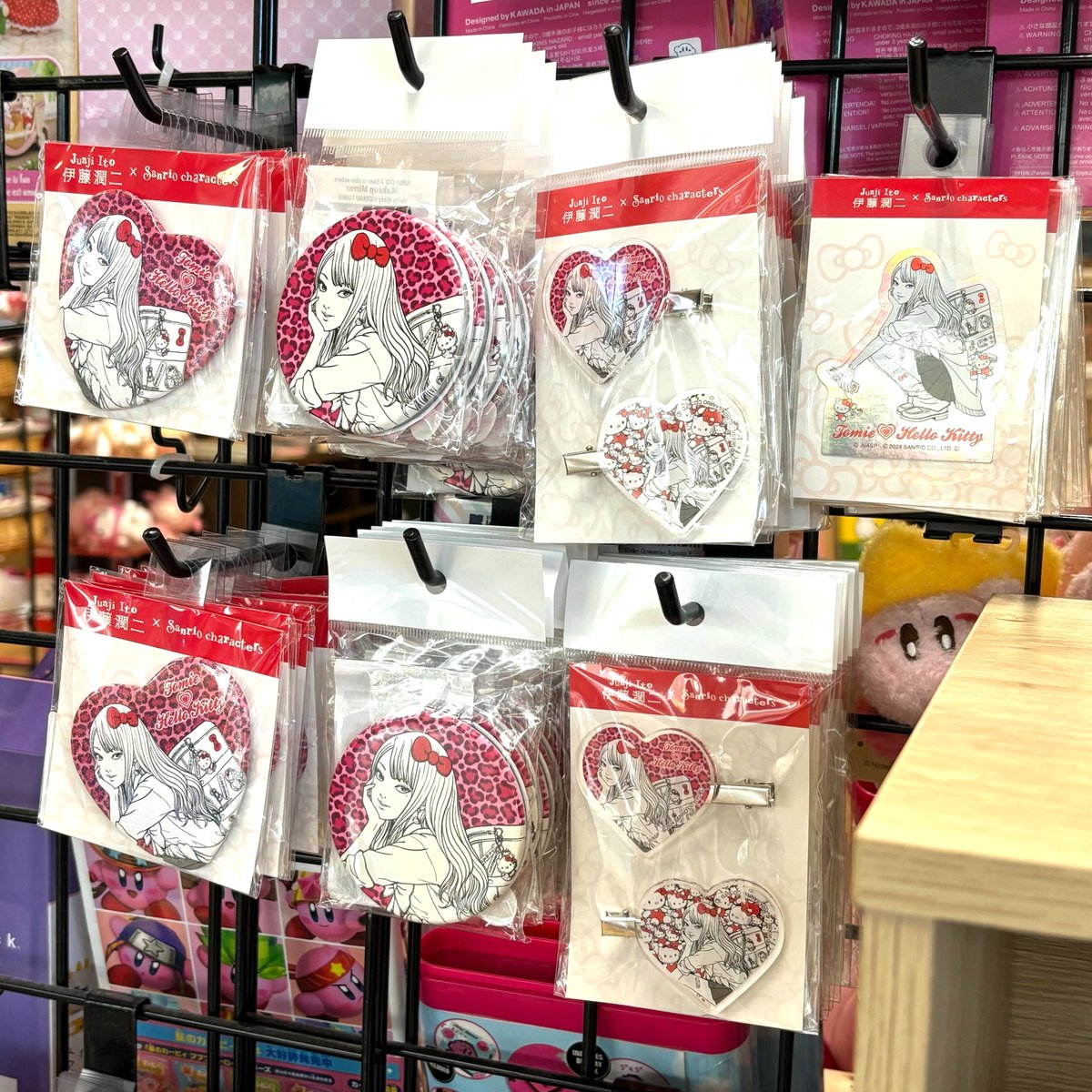 KinokuniyaUSA's tweet photo. Junji Ito x Sanrio Characters merchandise is here!🖤❤️

Featuring a creepy-cute collaboration between iconic Junji Ito characters and beloved Sanrio favorites, this collection includes t-shirts, acrylic keychains, stickers, clear folders, hairpins, and more!✨

Available at select stores while supplies last!