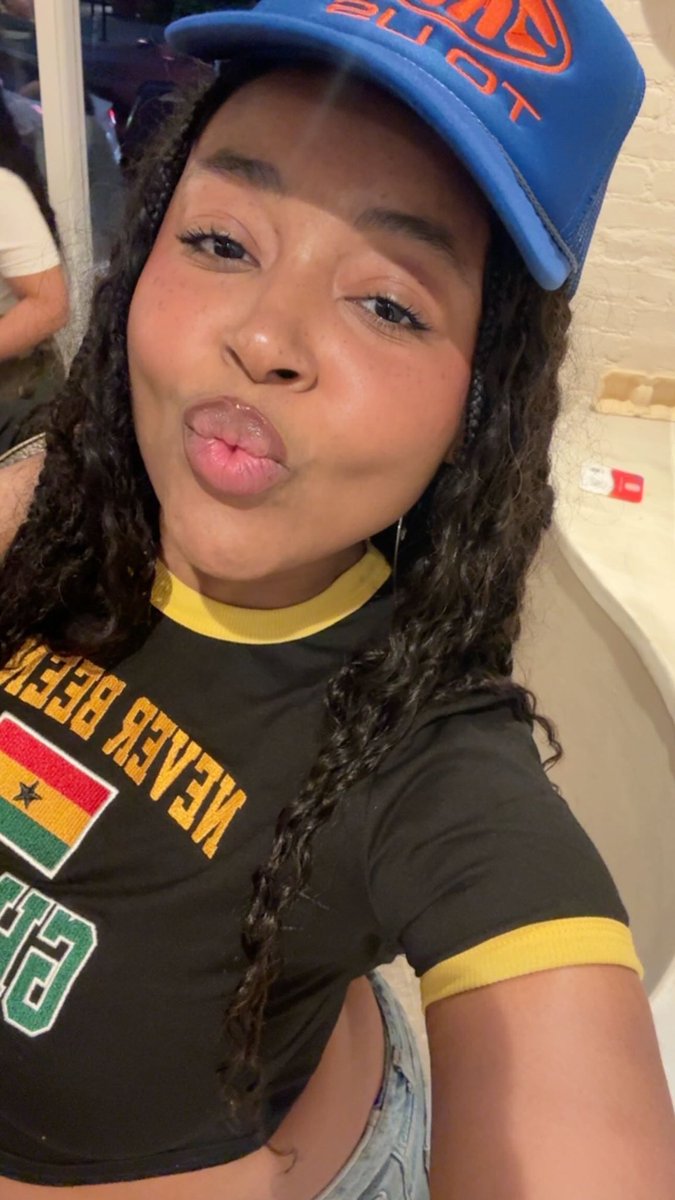 lexBey's tweet photo. I’m mad funny for wearing my hat like this the entire night lmao
The men said I was in bad timing but very cute 😂 https://t.co/a2OJffBf7Y