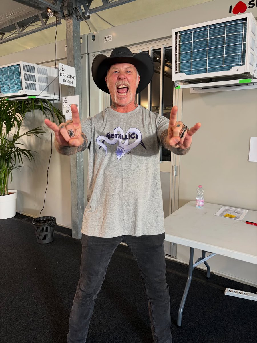 _ashes_ofdeath's tweet photo. Amazing shirt from Maria, our Wish Kid, visiting us today! Thank you so much, Maria… we are standing behind you in your battle with cancer. 👊🏻 https://t.co/exDAdk7eSt