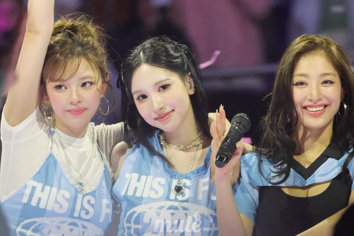 mute_mn's tweet photo. 260603 THIS IS FOR IN LONDON
#MINA #미나 #ミナ　
#TWICE https://t.co/rbgORaBFvX