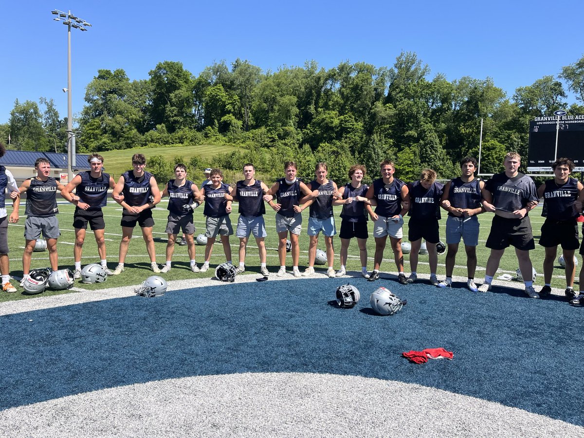 Granville_FB's tweet photo. Team squats to finish off a Wednesday camp day.  Day 4 tomorrow!!  Excited to see the growth of our players this week.  Go Blue Aces!! https://t.co/B93TjlmUhR